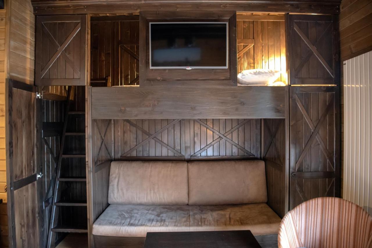 Maggie'S Ranch Hotel Rîşnov Ngoại thất bức ảnh