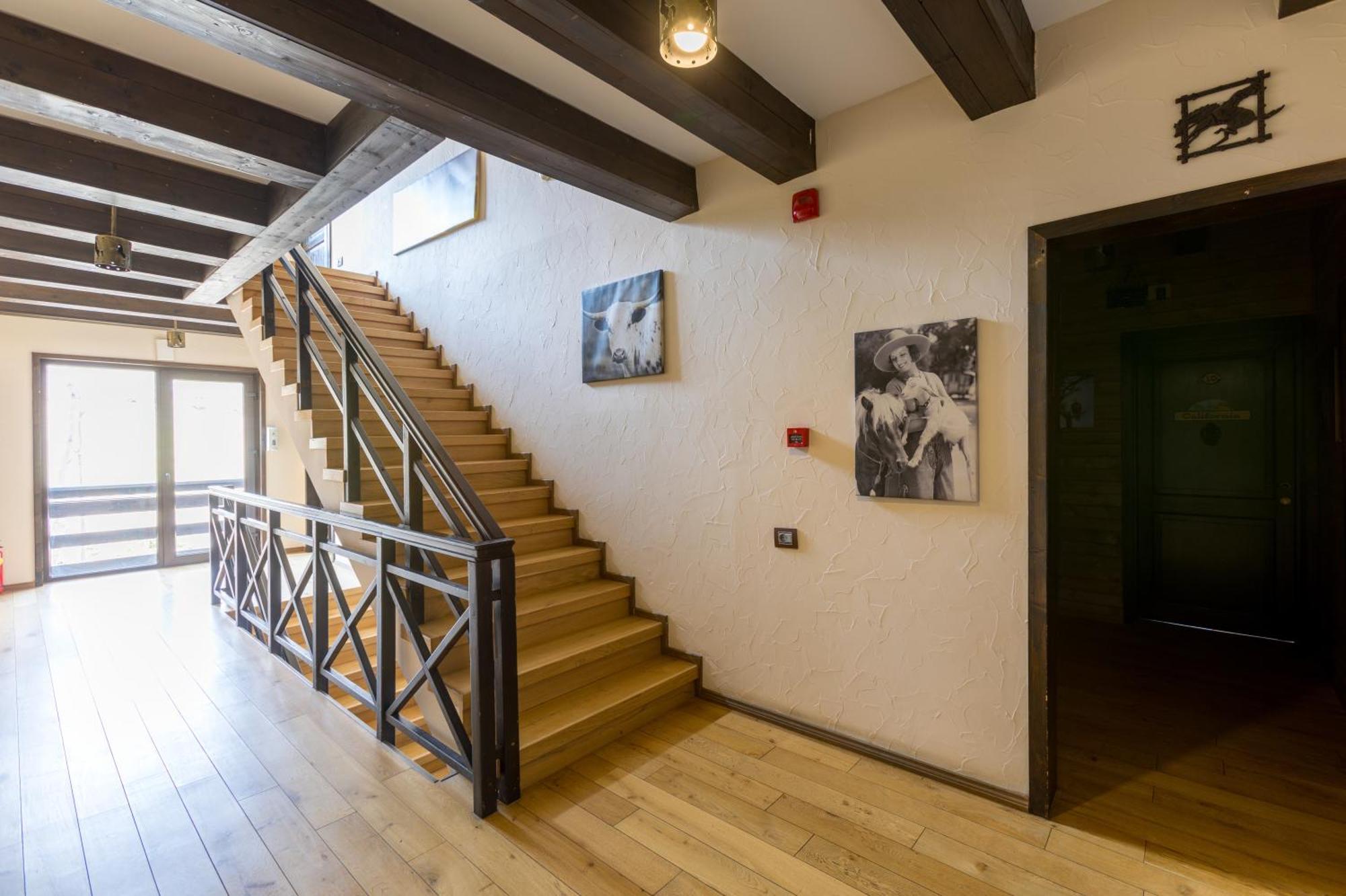 Maggie'S Ranch Hotel Rîşnov Ngoại thất bức ảnh