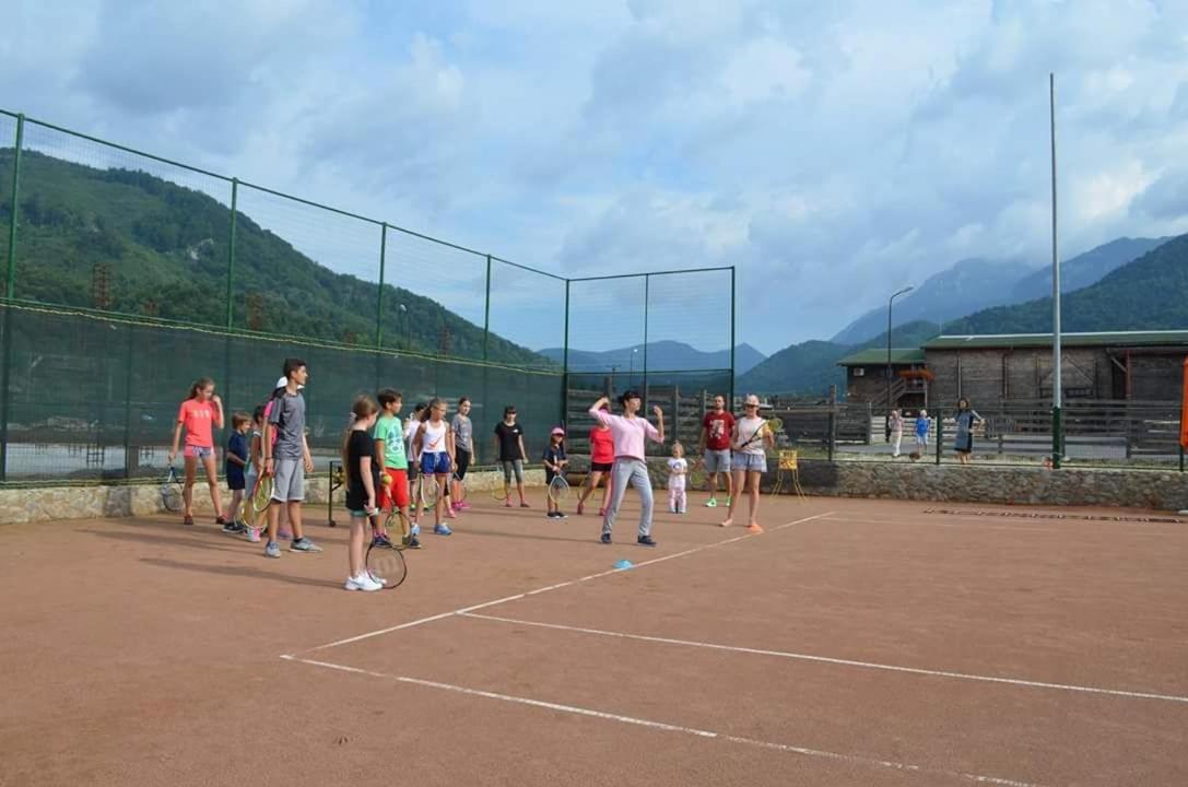 Maggie'S Ranch Hotel Rîşnov Ngoại thất bức ảnh